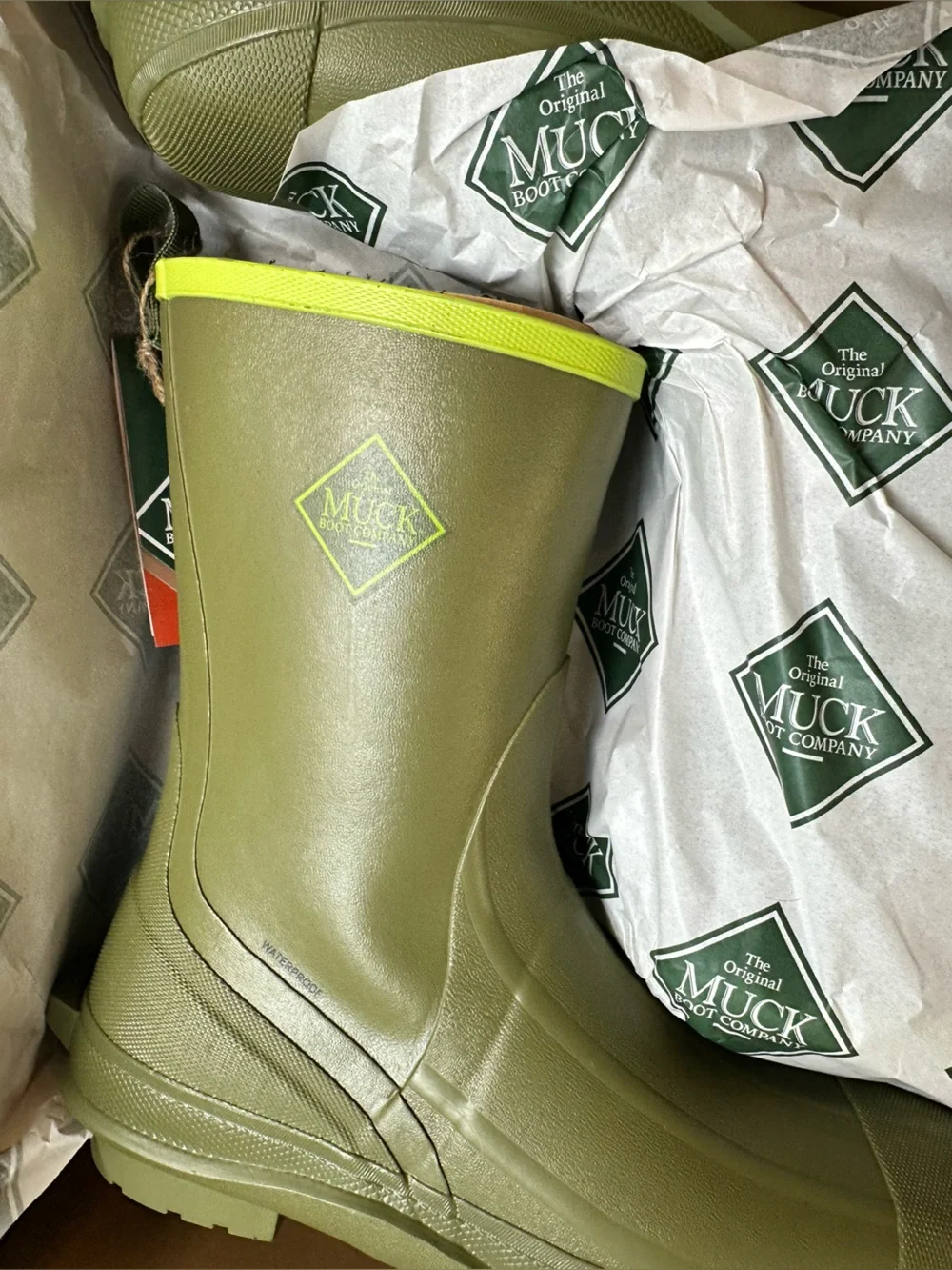 NIB The MUCK Boot Co Men’s Olive Green Harvester 12” Rubber Boot - Size 14